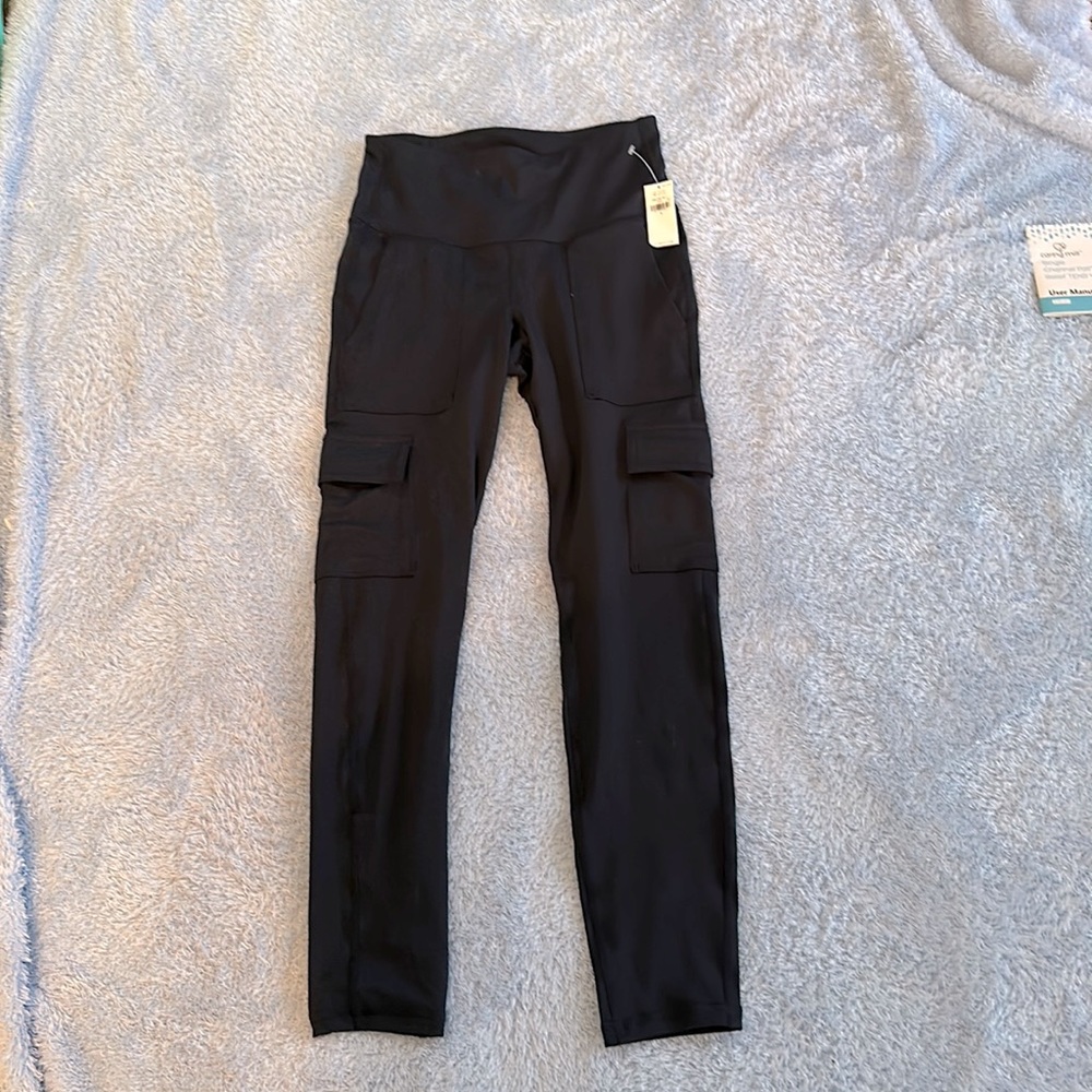Old navy cargo legging. Navy blue size medium.